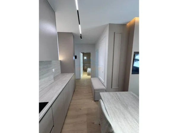 Tirane, jepet me qera apartament 1+1+Ballkon Kati 6, 623 m² 500 € 