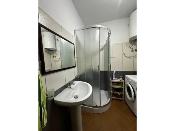 Tirane, jepet me qera apartament 2+1 Kati 2, 103 m² 800 € (Liqeni i Thate)