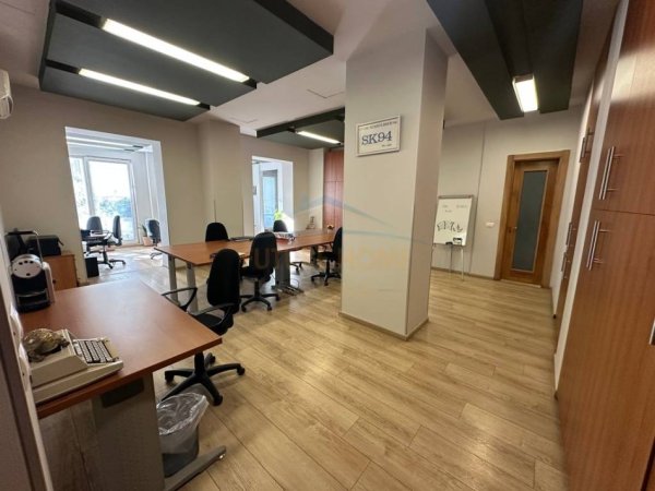 Tirane, jepet me qera ambjent biznesi Kati 3, 120 m² 1.700 € (Shallvaret)