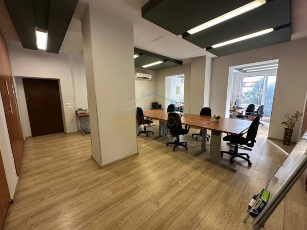 Tirane, jepet me qera ambjent biznesi Kati 3, 120 m² 1.700 € (Shallvaret)