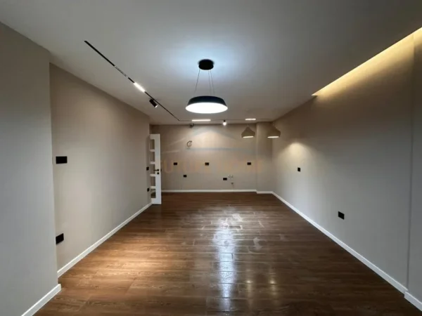 Tirane, shitet apartament 2+1+Ballkon Kati 11, 104 m² 255.000 € (Komuna e Parisit)