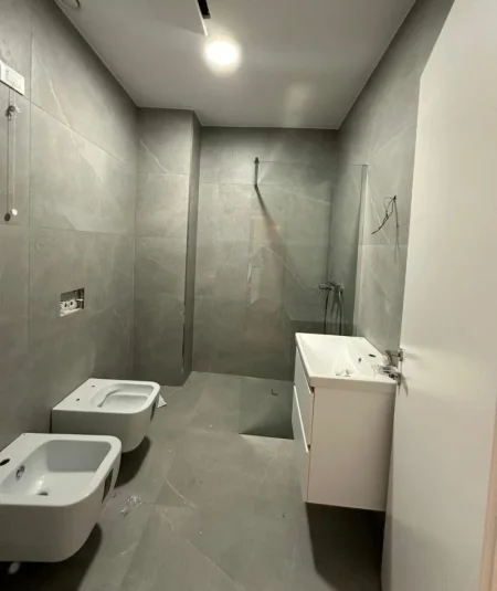 Tirane, jepet me qera apartament 2+1 Kati 4, 110 m² 1.800 € (LAKE VIEW REZIDENCE)