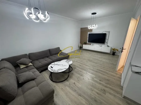 Tirane, jepet me qera apartament 2+1 Kati 3, 120 m² 630 € (SAUK)