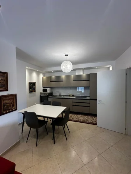 Tirane, jepet me qera apartament 3+1+Ballkon Kati 7, 112 m² 1.400 € (Nëntë Katëshet)