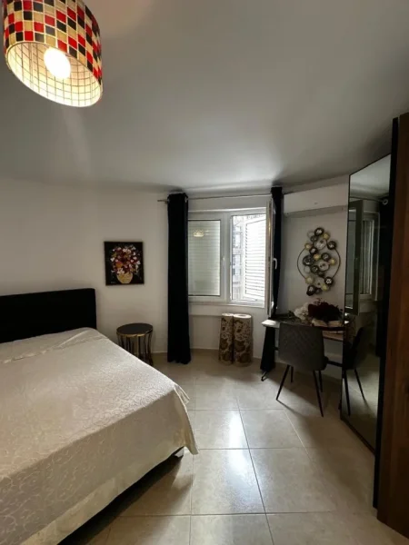 Tirane, jepet me qera apartament 3+1+Ballkon Kati 7, 112 m² 1.400 € (Nëntë Katëshet)