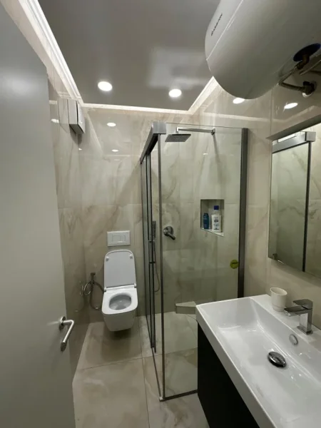 Tirane, jepet me qera apartament 3+1+Ballkon Kati 7, 112 m² 1.400 € (Nëntë Katëshet)