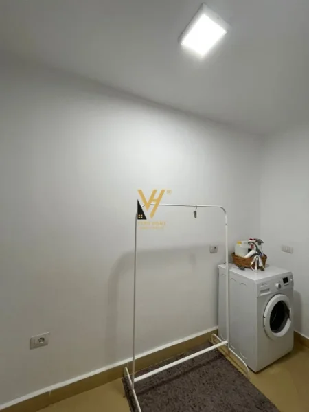 Tirane, jepet me qera apartament 2+1+Ballkon Kati 4, 83 m² 770 € (QENDER)