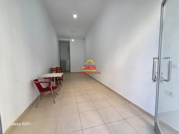 Vlore, jepet me qera ambjent biznesi Kati 0, 41 m² 250 € (Rruga gjergj Arianiti)
