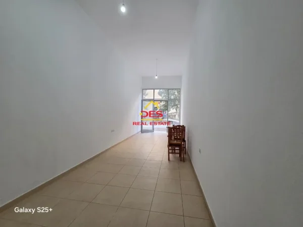 Vlore, jepet me qera ambjent biznesi Kati 0, 41 m² 250 € (Rruga gjergj Arianiti)