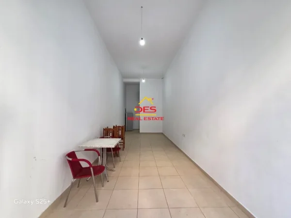 Vlore, jepet me qera ambjent biznesi Kati 0, 41 m² 250 € (Rruga gjergj Arianiti)