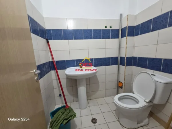 Vlore, jepet me qera ambjent biznesi Kati 0, 41 m² 250 € (Rruga gjergj Arianiti)