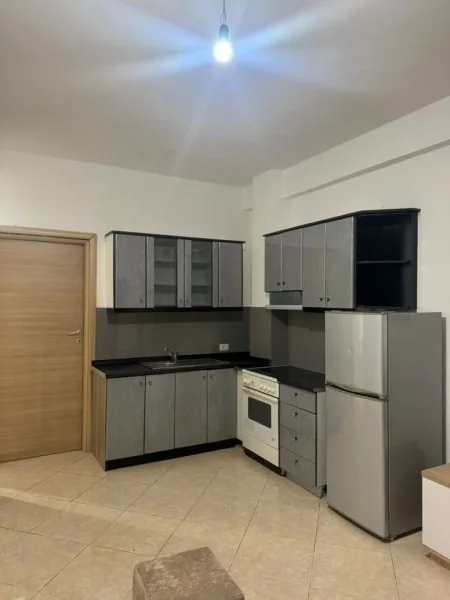 Tirane, jepet me qera shtepi 1+1 Kati 2, 70 m² 400 € (Kodra e Priftit)