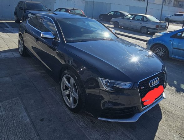 Tirane, shitet makine Audi A5 Look Rs5 Nafte, gri e erret automatik Klima 193.000 km 8.700 €