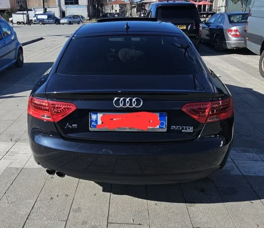 Tirane, shitet makine Audi A5 Look Rs5 Nafte, gri e erret automatik Klima 193.000 km 8.700 €