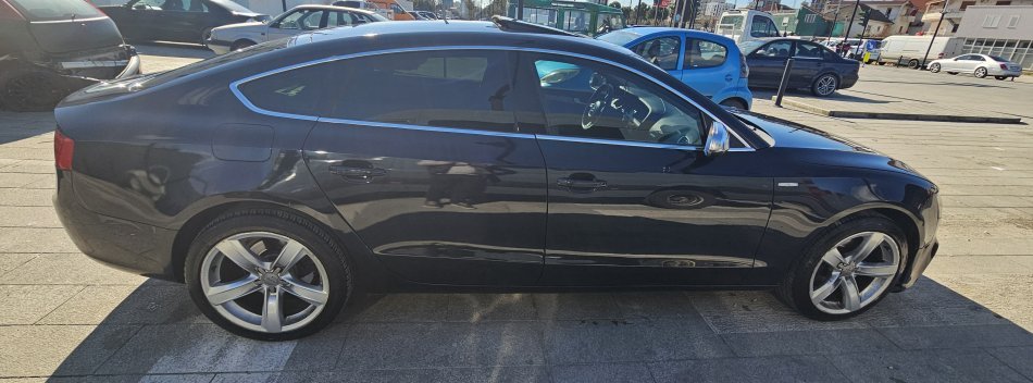 Tirane, shitet makine Audi A5 Look Rs5 Nafte, gri e erret automatik Klima 193.000 km 8.700 €