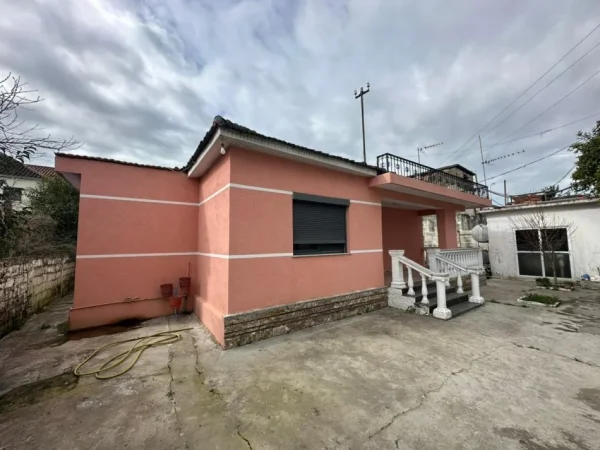 Durres, shitet shtepi 3+1 Kati 1, 95 m² 130.000 € (shijak,4-rruget)