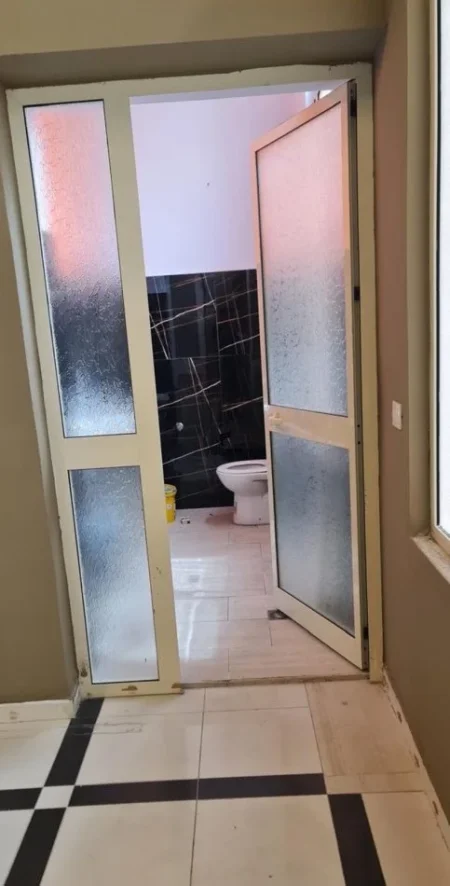 Tirane, jepet me qera zyre Kati 2, 90 m² 800 € (KODRA E DIELLIT)