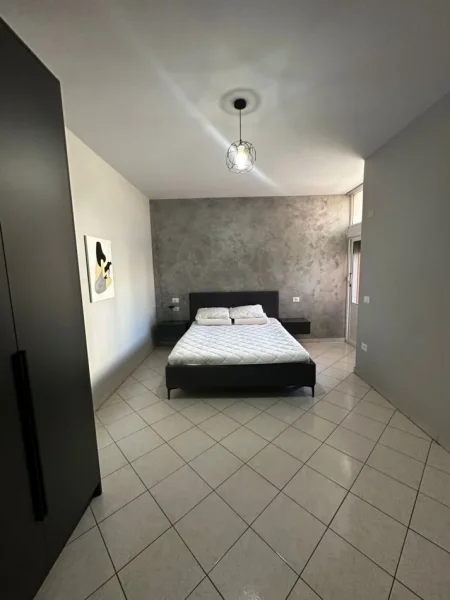Vlore, jepet me qera apartament 2+1 Kati 5, 90 m² 363 € (Rruga Hasan Kushta, Vlorë)
