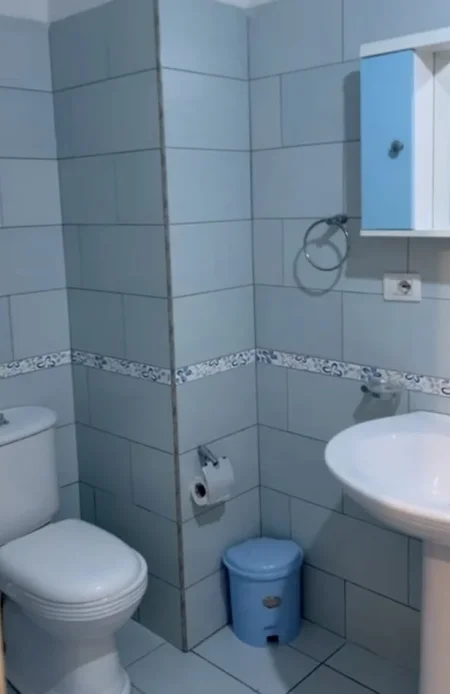 Tirane, jepet me qera apartament 2+1+Ballkon Kati 4, 97 m² 500 € (Unaza e Re)