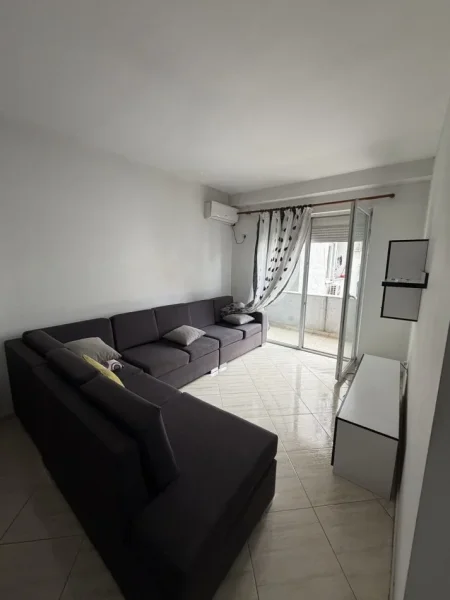 Tirane, jepet me qera apartament 1+1+Ballkon Kati 3, 77 m² (Tehodor keko)