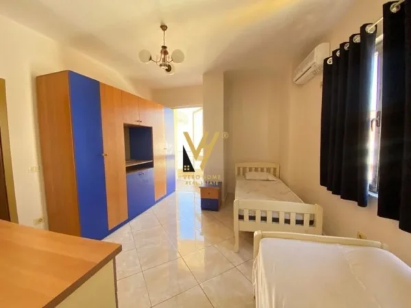 Tirane, jepet me qera apartament 2+1+Ballkon Kati 4, 145 m² 620 € (ASTIR)