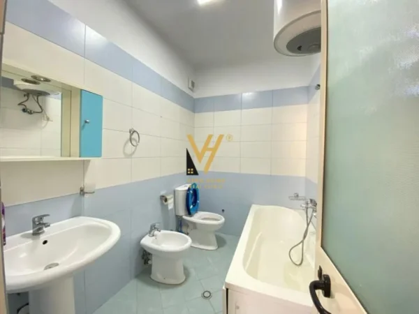 Tirane, jepet me qera apartament 2+1+Ballkon Kati 4, 145 m² 620 € (ASTIR)