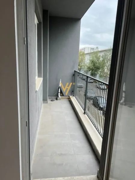 Tirane, jepet me qera zyre Kati 1, 56 m² 380 € (UNIVERS CITY)