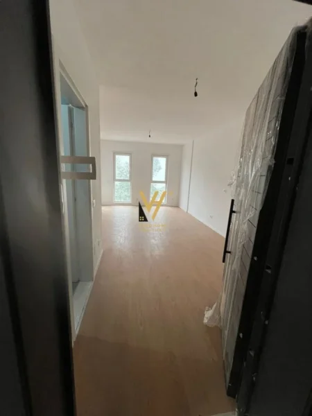 Tirane, jepet me qera zyre Kati 1, 56 m² 380 € (UNIVERS CITY)