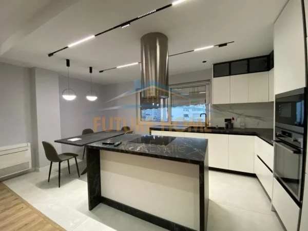 Tirane, jepet me qera apartament 2+1 Kati 10, 130 m² 1.100 € (myslym shyr)