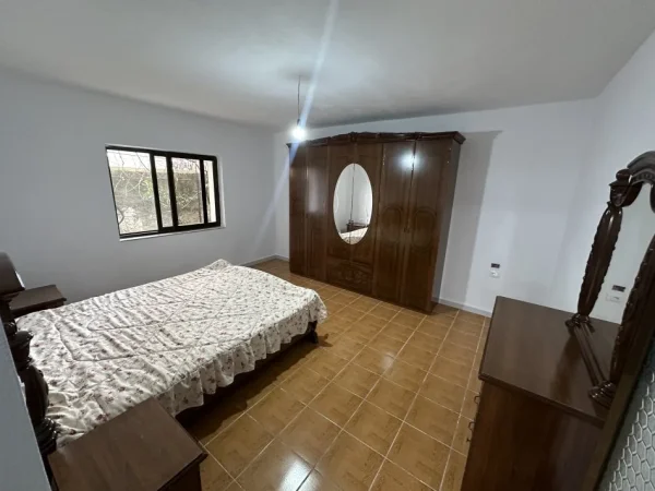 Tirane, jepet me qera shtepi 2+1 Kati 1, 90 m² 380 € (Misto Mame Yzberisht)