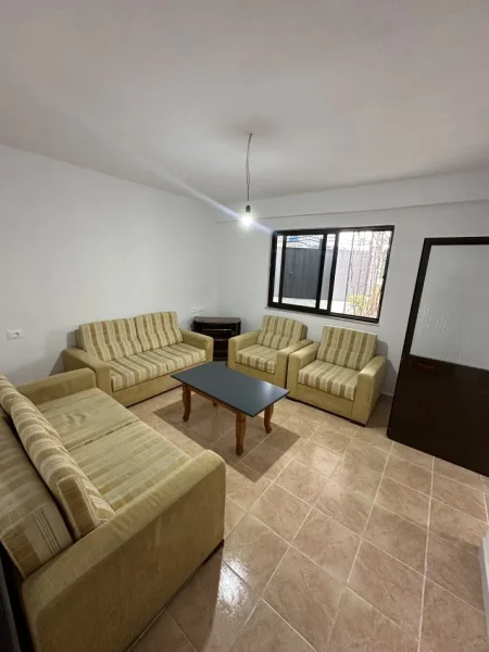Tirane, jepet me qera shtepi 2+1 Kati 1, 90 m² 380 € (Misto Mame Yzberisht)