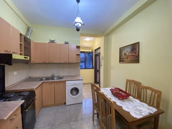 Tirane, jepet me qera apartament 1+1 Kati 4, 45 m² 50.000 leke  (Vaso pasha)