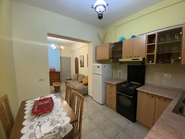 Tirane, jepet me qera apartament 1+1 Kati 4, 45 m² 50.000 leke  (Vaso pasha)