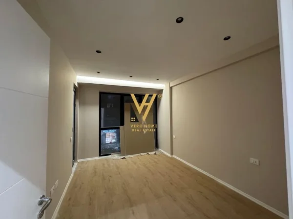 Tirane, jepet me qera zyre Kati 1, 64 m² 450 € (URGAN GATE,ASTIR)