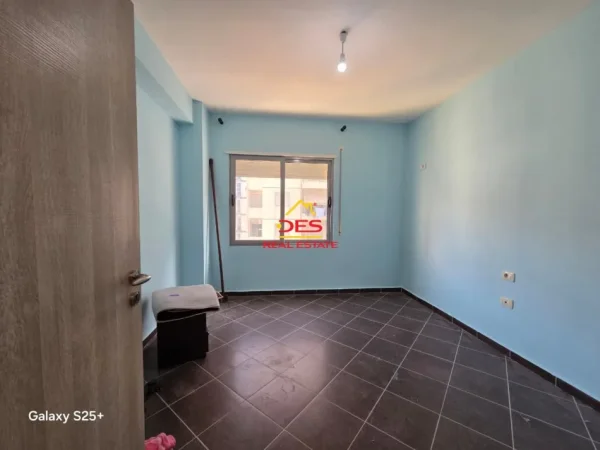 Vlore, shitet apartament 2+1+Ballkon Kati 4, 116 m² 200.000 € (Rruga Çajupi)