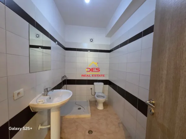 Vlore, shitet apartament 2+1+Ballkon Kati 4, 116 m² 200.000 € (Rruga Çajupi)