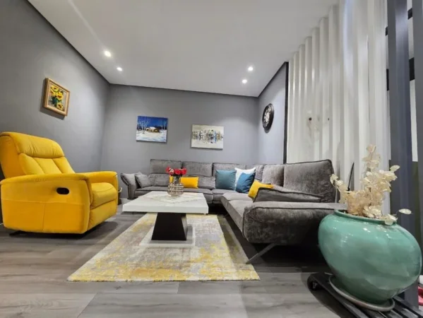 Tirane, shitet apartament 2+1 , 108 m² 