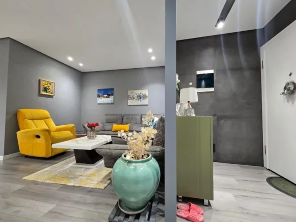 Tirane, shitet apartament 2+1 , 108 m² 