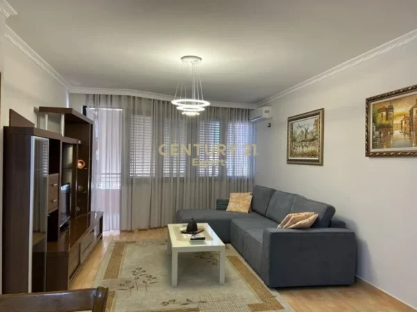 Tirane, jepet me qera apartament 2+1 Kati 5, 112 m² 800 € (21 Dhjetori)