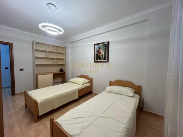 Tirane, jepet me qera apartament 2+1 Kati 5, 112 m² 800 € (21 Dhjetori)