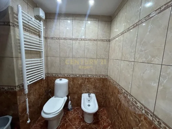 Tirane, jepet me qera apartament 2+1 Kati 5, 112 m² 800 € (21 Dhjetori)