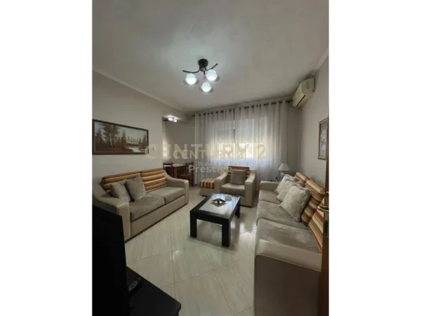 Tirane, jepet me qera apartament 2+1 Kati 5, 80 m² 700 € (Ambasada Amerikane)