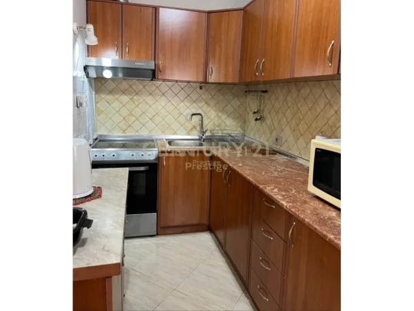 Tirane, jepet me qera apartament 2+1 Kati 5, 80 m² 700 € (Ambasada Amerikane)