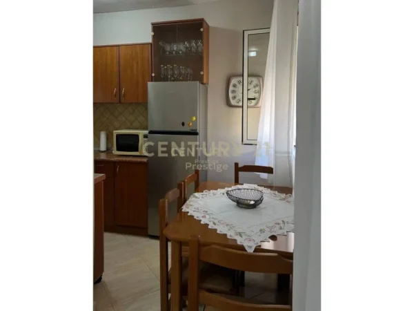 Tirane, jepet me qera apartament 2+1 Kati 5, 80 m² 700 € (Ambasada Amerikane)