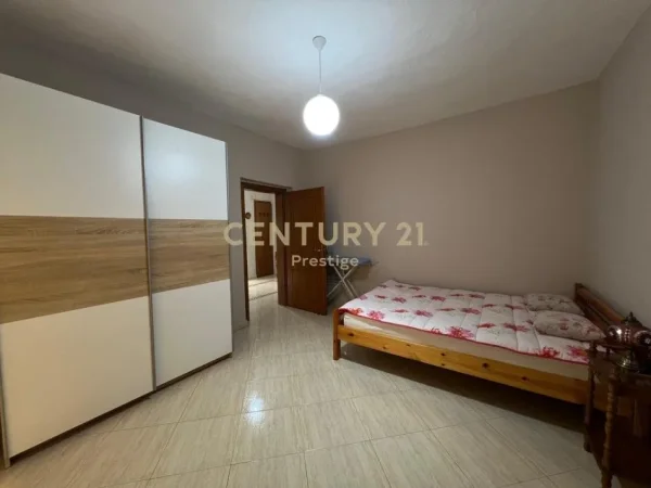 Tirane, jepet me qera apartament 2+1 Kati 5, 80 m² 700 € (Ambasada Amerikane)