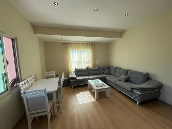 Tirane, jepet me qera apartament 2+1 Kati 3, 95 m² 600 € (Vilat Amerikane)