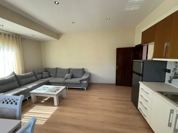 Tirane, jepet me qera apartament 2+1 Kati 3, 95 m² 600 € (Vilat Amerikane)