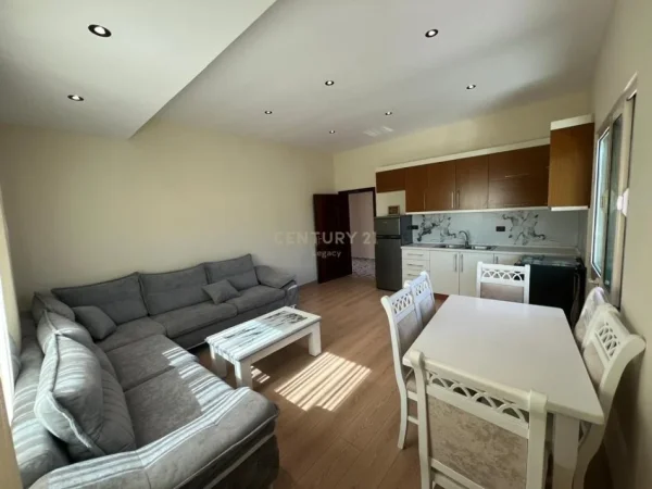 Tirane, jepet me qera apartament 2+1 Kati 3, 95 m² 600 € (Vilat Amerikane)