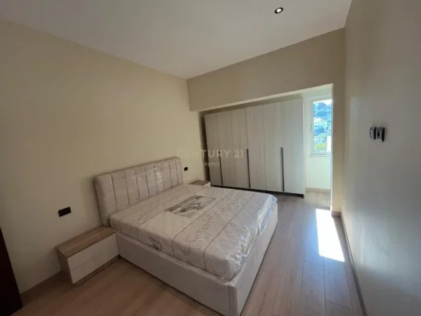 Tirane, jepet me qera apartament 2+1 Kati 3, 95 m² 600 € (Vilat Amerikane)