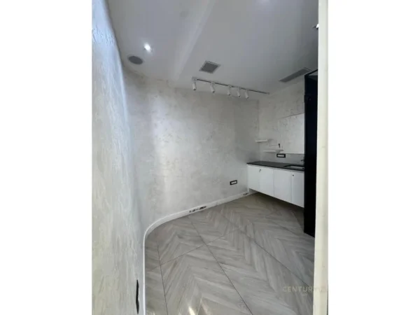 Tirane, shes ambjent biznesi Kati 1, 41 m² 129.000 € (Rruga e Dibres)